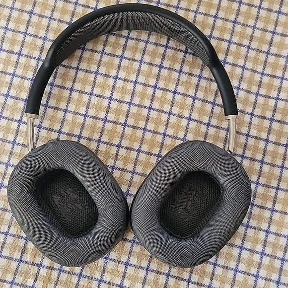 Apple AirPods Max Trade With @poshfriend - Picture 9 of 10